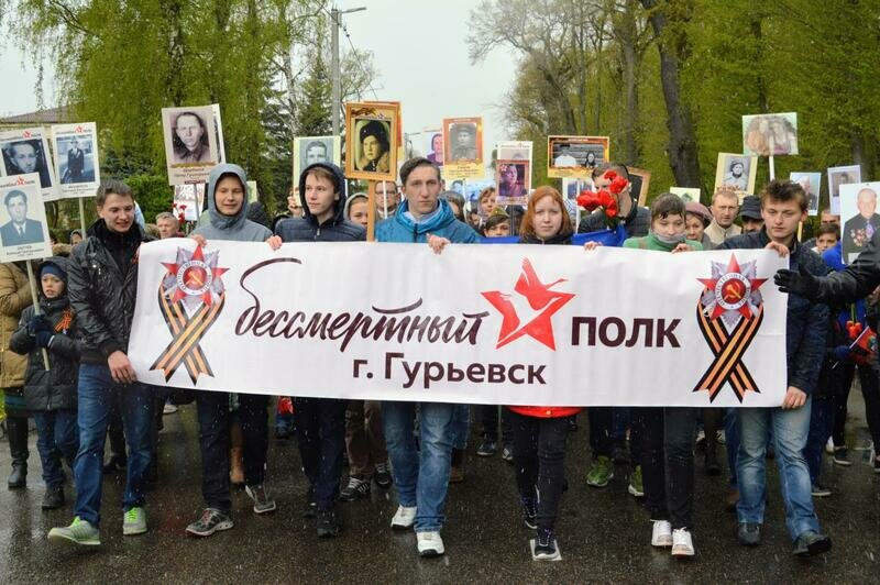 "Дедушка, это вам — за ваш за подвиг!": жители Гурьевска отпраздновали День Победы   - Новости Калининграда
