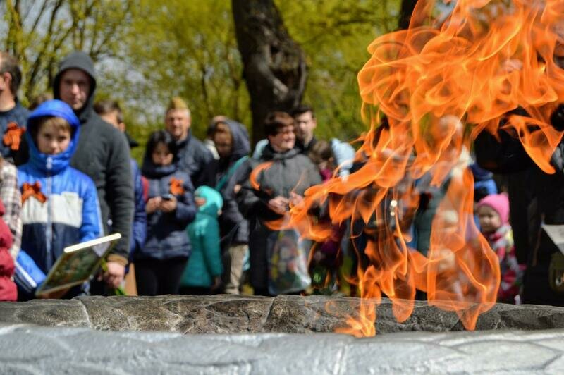 "Дедушка, это вам — за ваш за подвиг!": жители Гурьевска отпраздновали День Победы   - Новости Калининграда