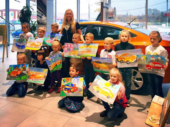 <div>
	<p style="text-align: justify;">
		25 октября дилерский центр Hyundai &amp;quot;Динамика&amp;quot; принимал гостей &amp;ndash; ребят из студии художественного творчества Анны Воробьевой &amp;quot;<a href="http://vk.com/volwebnik123">Юный волшебник</a>&amp;quot;&amp;nbsp;и их родителей.</p>
</div>
<p style="text-align: justify;">
	&amp;nbsp;</p>
