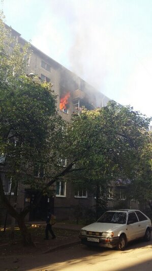 В пятиэтажке на ул. Лесопильной в Калининграде горит квартира (фото) - Новости Калининграда | Фото: архив «Клопс»