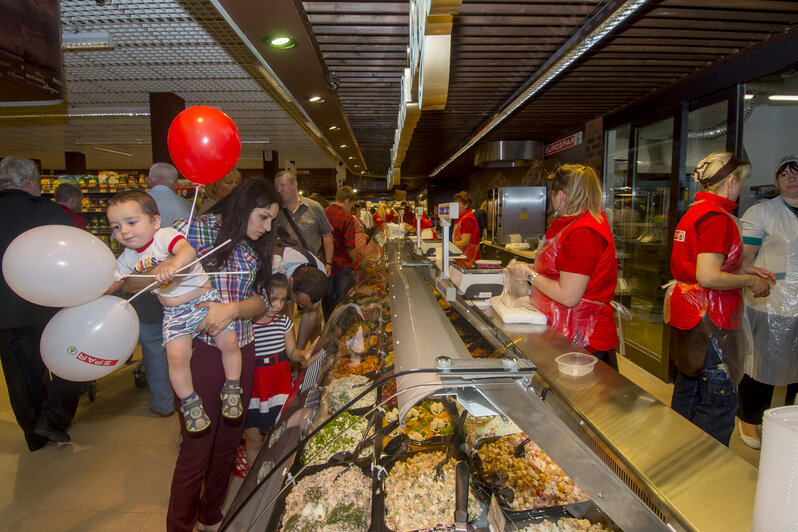 Бесплатные сладости, щедрые подарки и шоу мыльных пузырей: новый EUROSPAR открылся на Сельме - Новости Калининграда