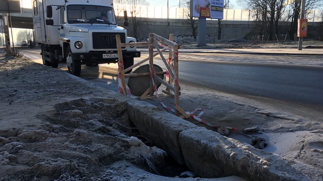 В Калининграде провалилась дорога на отремонтированной улице Дзержинского