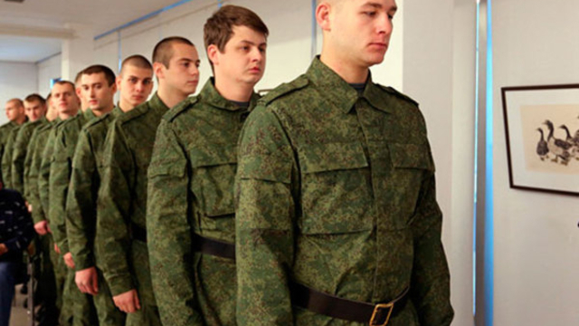 Госдуме предложили обязать призывников являться в военкомат без повестки