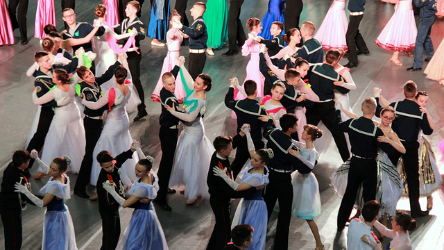  В Калининград на межрегиональный кадетский бал приехали более 460 пар