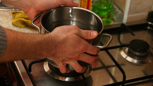 В Швейцарии приняли закон, который запрещает варить раков живьём