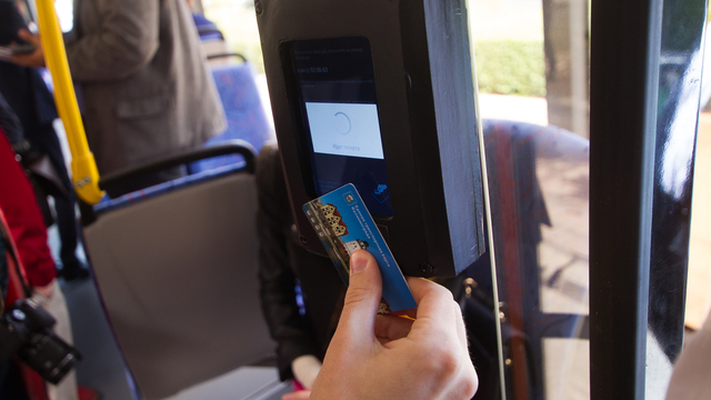 Городские власти рассказали, когда внедрят электронную систему оплаты проезда 