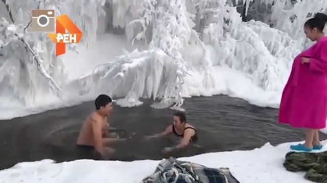 В Сети набирает популярность видео, на котором жители Якутии купаются при -65 °C