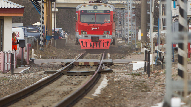 Электричка Калининград — Светлогорск экстренно затормозила из-за пешехода на путях