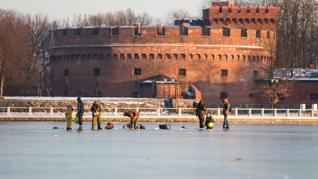 В МЧС рассказали, как избежать опасности любителям подлёдной рыбалки