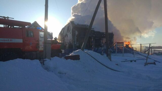 Появилось видео с места пожара в Омске, где сгорели пять детей