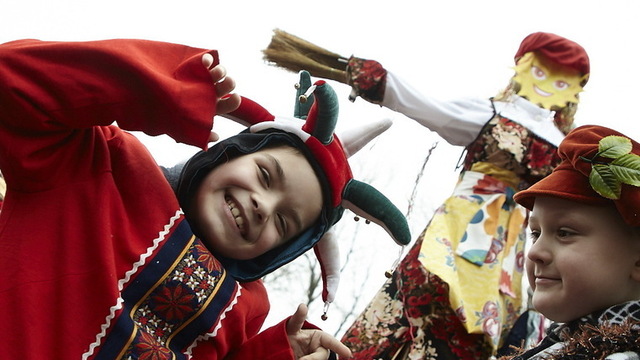 В зеленоградском Центре помощи детям сожгли два чучела и попрощались с зимой