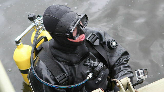 На Балтфлоте прошли учения для водолазов по устранению повреждения корпуса корабля