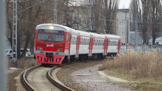 В Калининграде возбудили уголовное дело в отношении контролёра, запершего школьников в туалете электрички