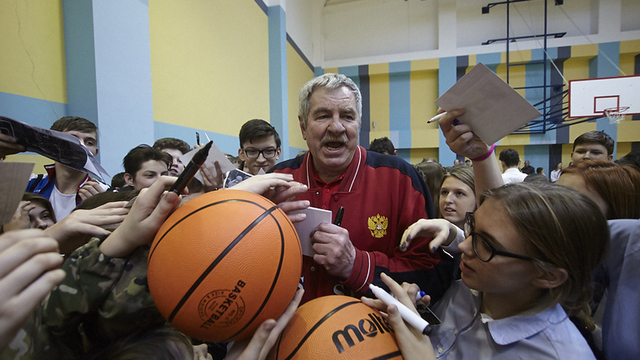 В Калининграде прошёл мастер-класс по баскетболу олимпийского чемпиона Ивана Едешко