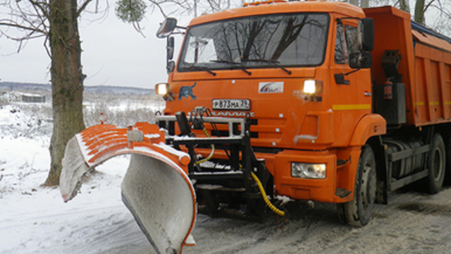 Правительство региона: автотрассы расчищают 114 снегоуборочных машин