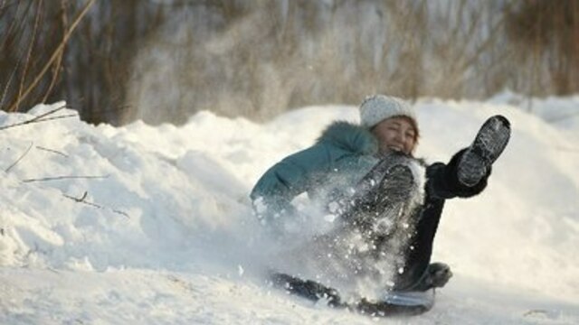 С дороги, Фридрих: калининградцы гоняют с горок у старого форта (фоторепортаж)