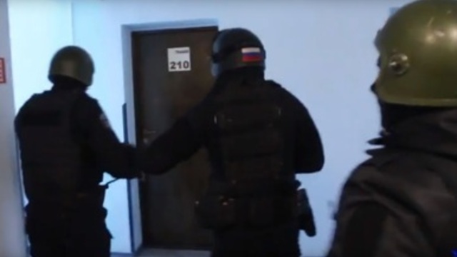 Номер калининградской гостиницы, где прятался подозреваемый в тяжких преступлениях, взяли штурмом (видео)