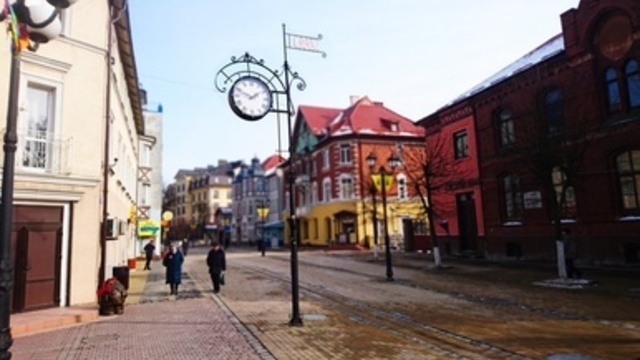 В Зеленоградске на Курортном проспекте появились новые городские часы