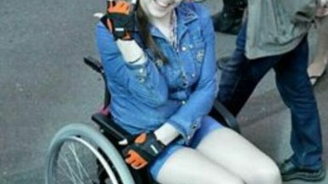 В соцсетях собрали деньги на электроколяску для девушки из Томска, которая хочет переехать в Калининград