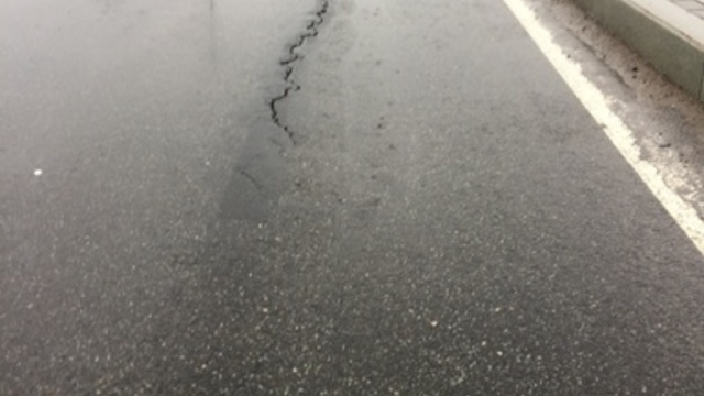 На подъезде к Зеленоградску просела часть недавно отремонтированной дороги