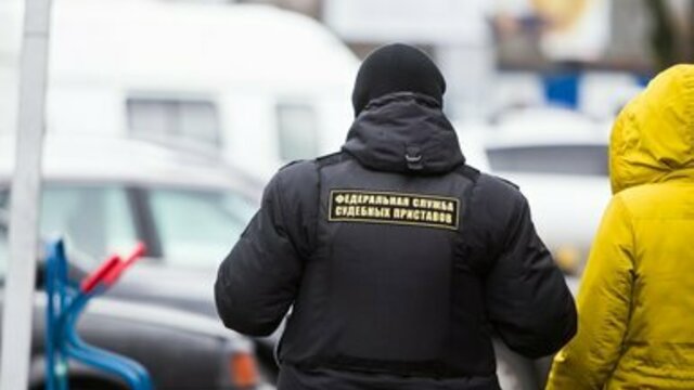 Калининградца оштрафовали на 150 тысяч за попытку подкупить пристава, чтобы снять запрет на выезд за границу