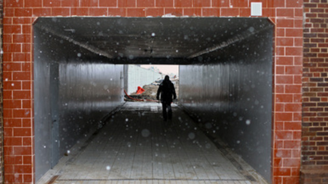 Открытый для пешеходов тоннель на Острове упирается в стройку