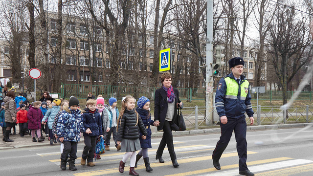 В Калининграде полицейские и спасатели начали вести в школах занятия по безопасности 