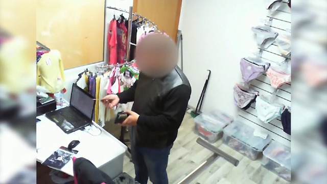 В Калининграде мужчина купил трусы за 20 рублей и забрал пять тысяч сдачи (видео)