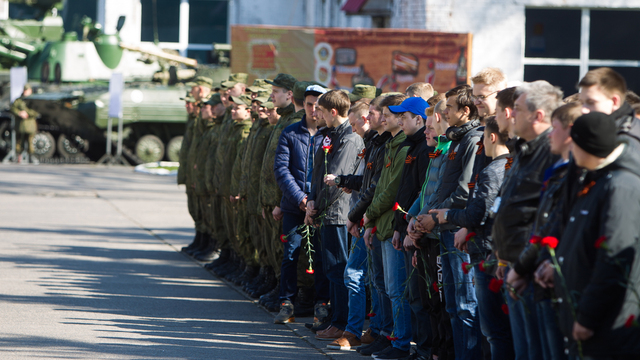 Три тысячи калининградцев вызовут в военкоматы во время весеннего призыва