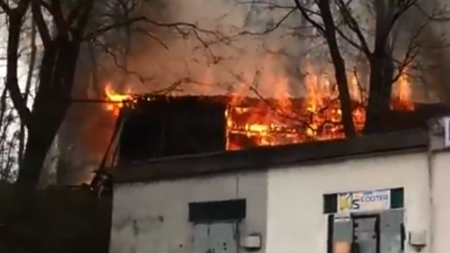 Появилось видео пожара на Литовском валу рядом с бастионом 