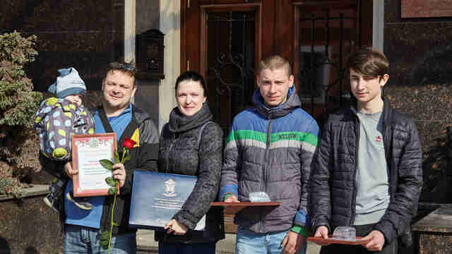 Поймали автомобильного вора и преступника с ножом: в Калининграде наградили горожан, помогающих полиции
