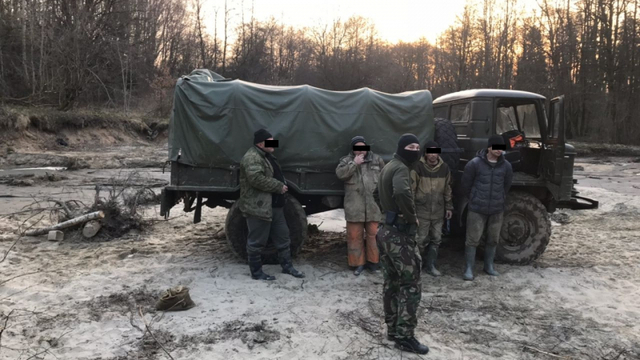  В Зеленоградском районе ОМОН и полиция изъяли у чёрных копателей 6 кг янтаря (видео) 
