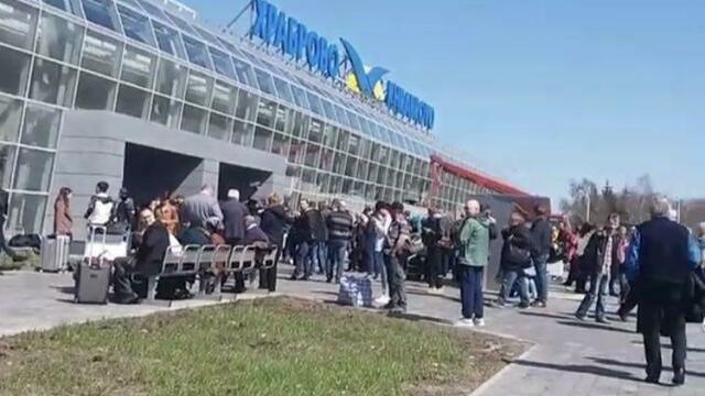 В Храброво сработала пожарная сигнализация, сотрудников и пассажиров эвакуируют