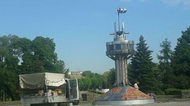 В Калининграде на Нижнем озере начался ремонт часов (фото)