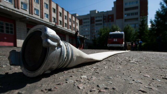 В Калининграде запертый один в квартире ребёнок поджёг балкон (видео)