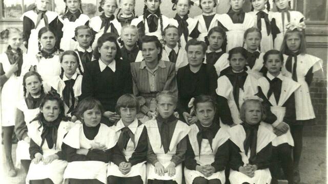 Карцер в детдоме, товарищ Пушкин и один блокнот на весь класс: как жили после войны калининградские школьники 