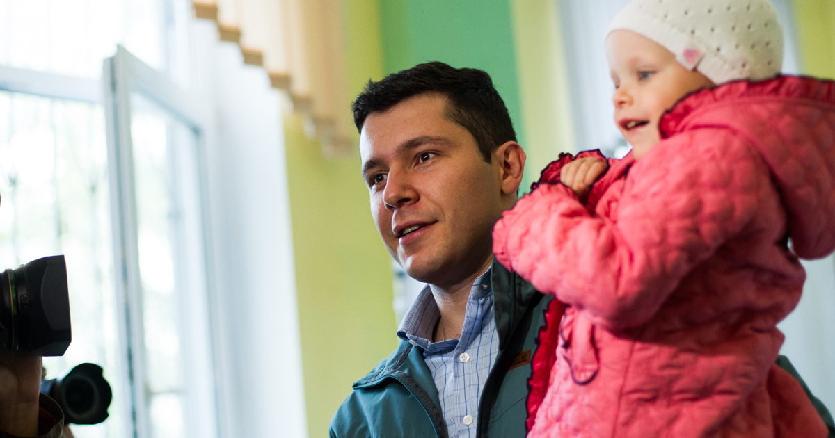 Дети алиханова антона. Алиханов дети. Алиханов дети. Алиханов дети. Помощник алиханова.