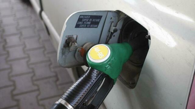 Правительство РФ и нефтяные компании договорились о фиксации цен на бензин‍