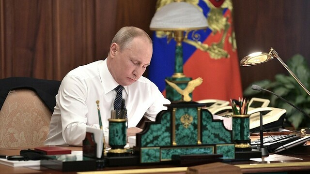 Владимир Путин подписал закон о контрсанкциях 