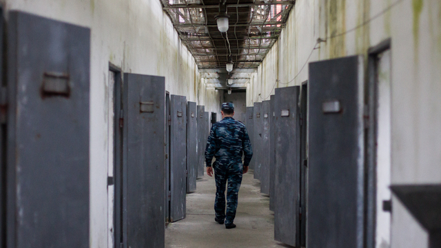 В калининградской колонии 28-летний заключённый получил травмы, упав со второго этажа
