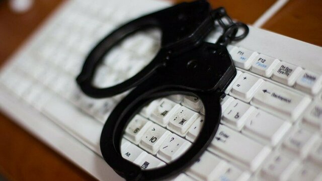 Под Петербургом ФСБ сняла с крыши ремонтника 