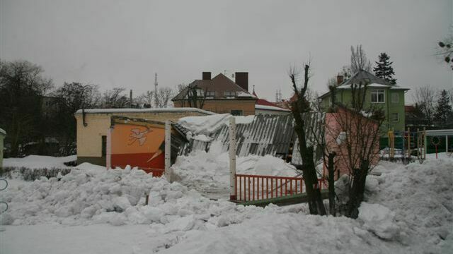 Обрушилась крыша веранды в детсаду