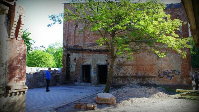 В бывшем кинотеатре "Баррикады" прошлая первая литургия