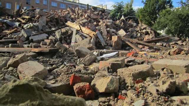 В Калининграде снесли здание кинотеатра "Баррикады"