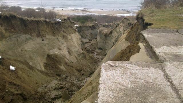 Под Светлогорском обрушилась дорога к морю