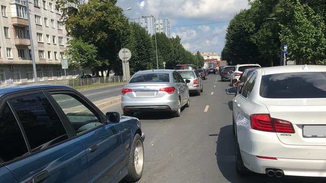 На ул. Невского, Дзержинского и Большой окружной образовались километровые пробки (фото)