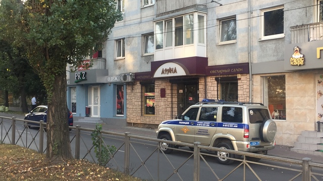 В Калининграде неизвестный в маске ограбил ювелирный салон