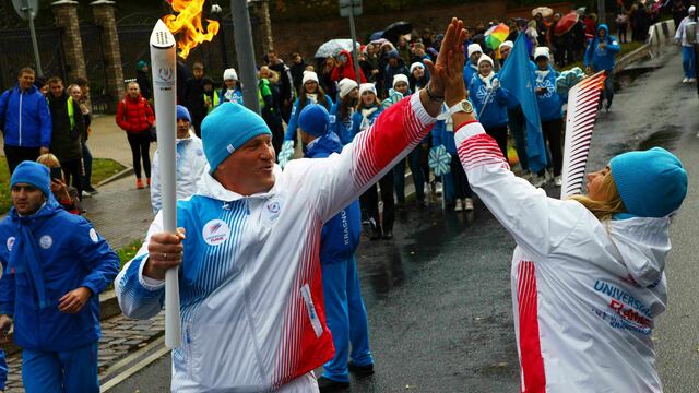 Кросс чемпионов и негаснущий факел — в Калининграде прошла эстафета огня универсиады-2019 (фото, видео)