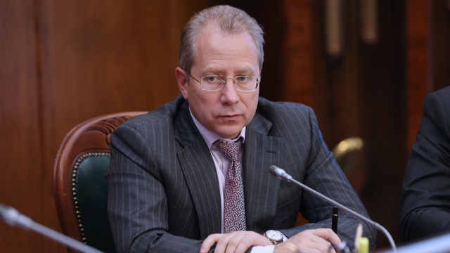Вице-премьеру Рольбинову добавили обязанностей в правительстве региона