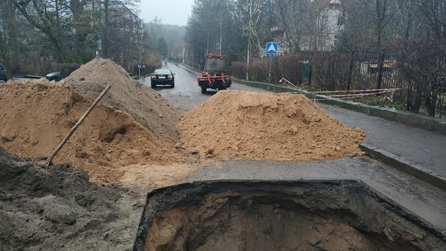 Стало известно, когда восстановится движение на улице Светлогорска, где провалился грунт